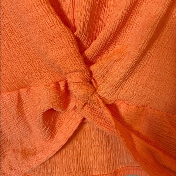 Rylee Moon NWOT Beautiful Vibrant Orange V-Neck Twist Blouse. Size Large - Picture 2 of 6